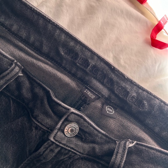 Women’s American Eagle Outfitters Black Strigid Mom Jeans Size 10 Extra Short - Picture 4 of 4